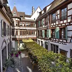 Relais & Chateaux La Maison Des Tetes فندق