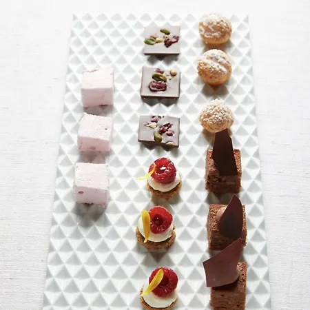 Relais & Chateaux La Maison Des Tetes Hotel