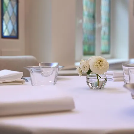 Hotel Relais & Chateaux La Maison Des Tetes 5*