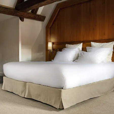 Relais & Chateaux La Maison Des Tetes Hotel 5*