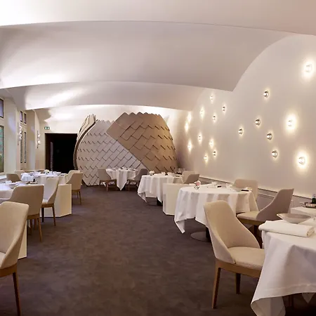 Hotel Relais & Chateaux La Maison Des Tetes 5*